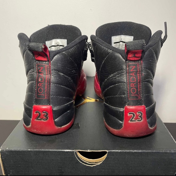 Jordan 12 Retro Flu Game (2016) (GS) Size 4.5Y / 6W - Picture 4 of 9